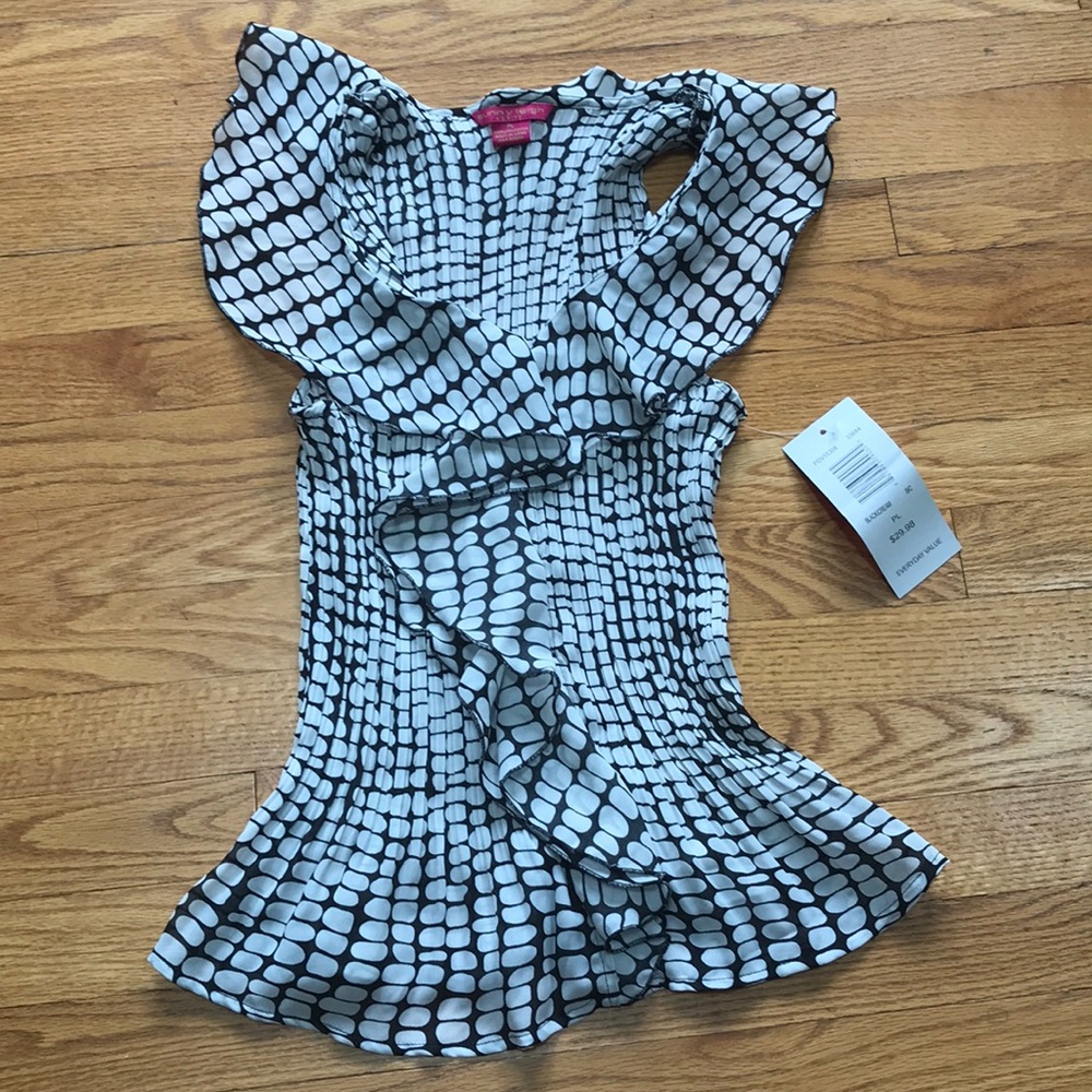 Summer sleeveless blouse